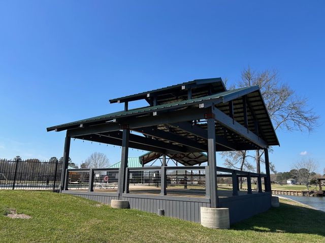 7 Wildwood Lake Drive, Huntsville, TX 77340