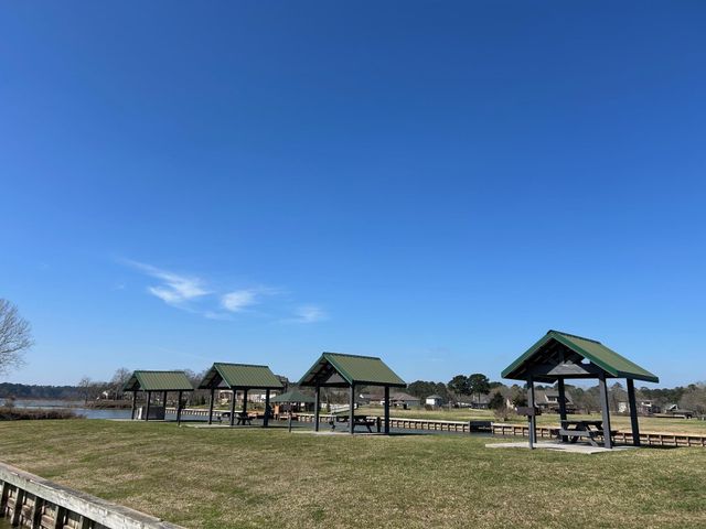 7 Wildwood Lake Drive, Huntsville, TX 77340