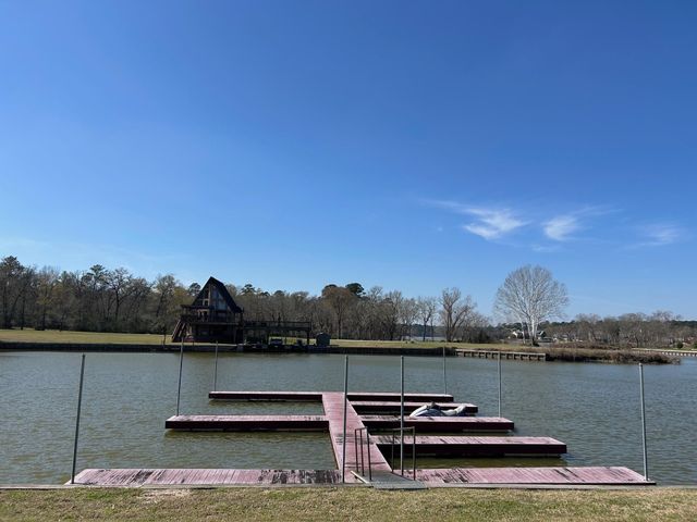 7 Wildwood Lake Drive, Huntsville, TX 77340