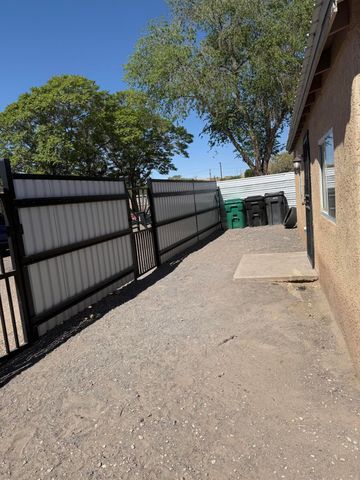 3201 Gonzales Road SW, Albuquerque, NM 87105