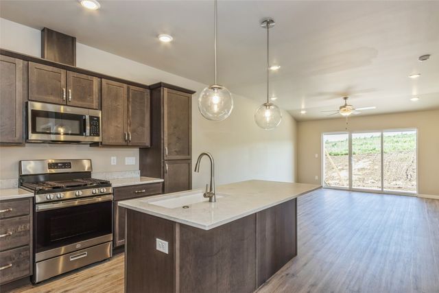 1003 Highland Trail, Solon, IA 52333