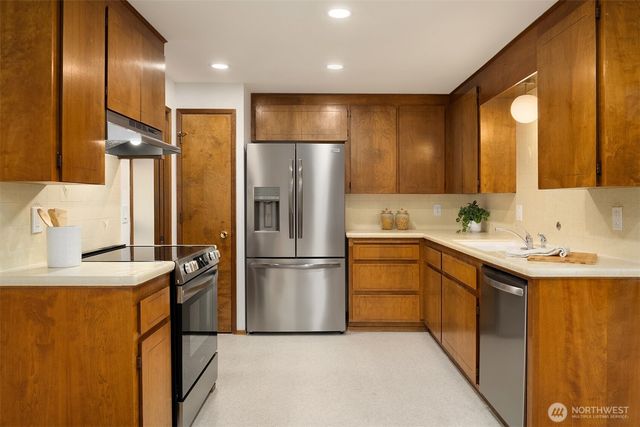 1325 NW 200th Street, Shoreline, WA 98177