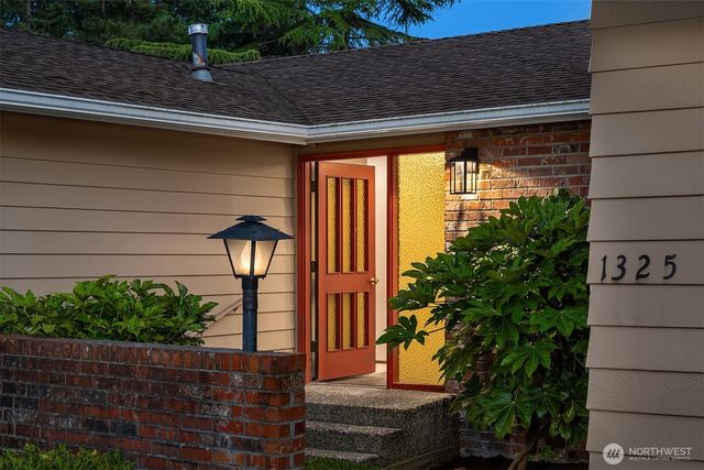 1325 NW 200th Street, Shoreline, WA 98177