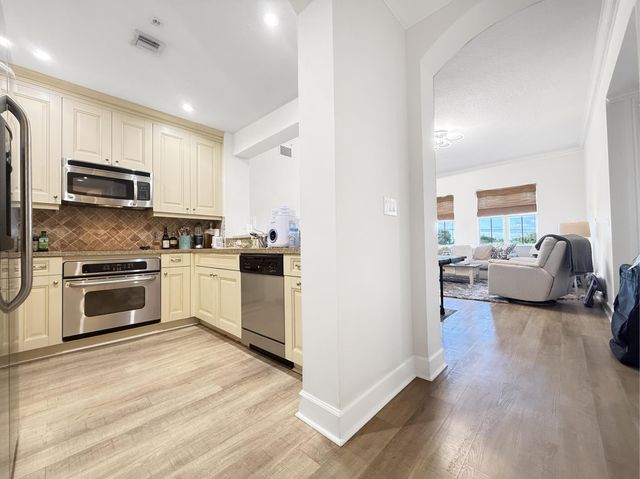 200 NE 2nd Avenue 414, Delray Beach, FL 33444