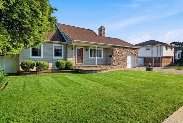 364 Boundary Avenue, Massapequa, NY 11758