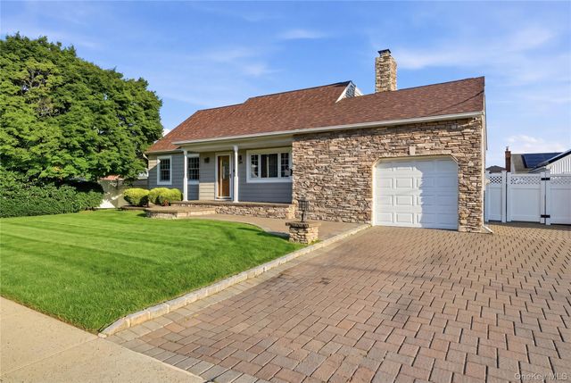 364 Boundary Avenue, Massapequa, NY 11758