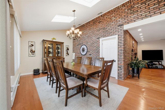 364 Boundary Avenue, Massapequa, NY 11758