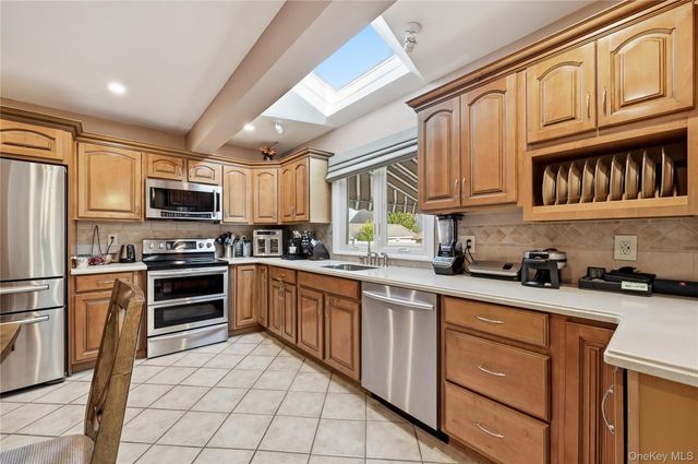364 Boundary Avenue, Massapequa, NY 11758