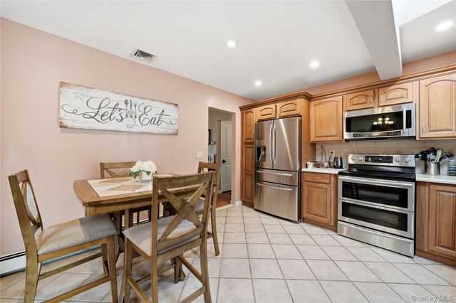 364 Boundary Avenue, Massapequa, NY 11758