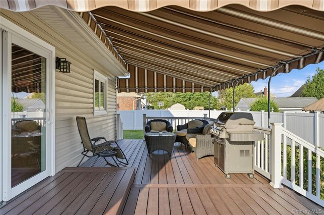 364 Boundary Avenue, Massapequa, NY 11758
