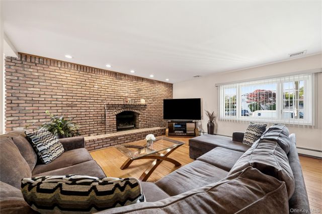 364 Boundary Avenue, Massapequa, NY 11758