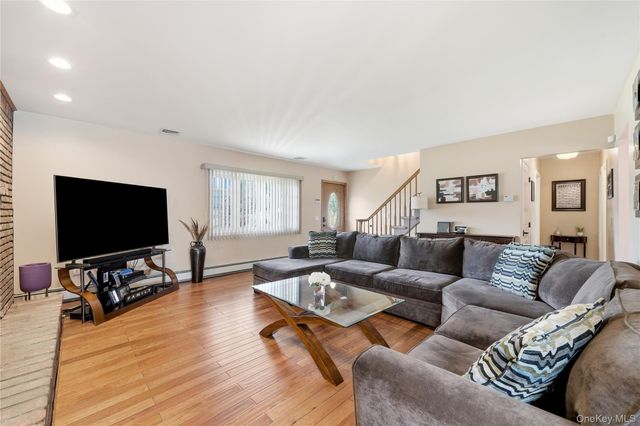 364 Boundary Avenue, Massapequa, NY 11758