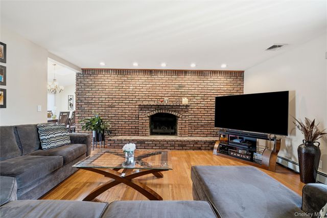 364 Boundary Avenue, Massapequa, NY 11758