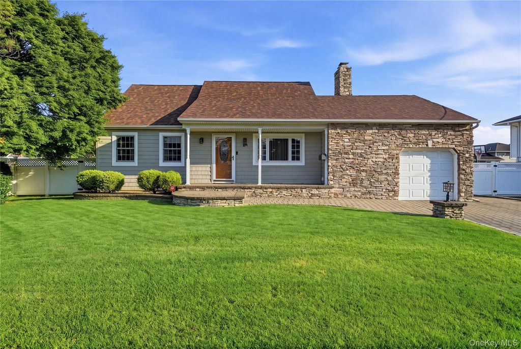364 Boundary Avenue, Massapequa, NY 11758