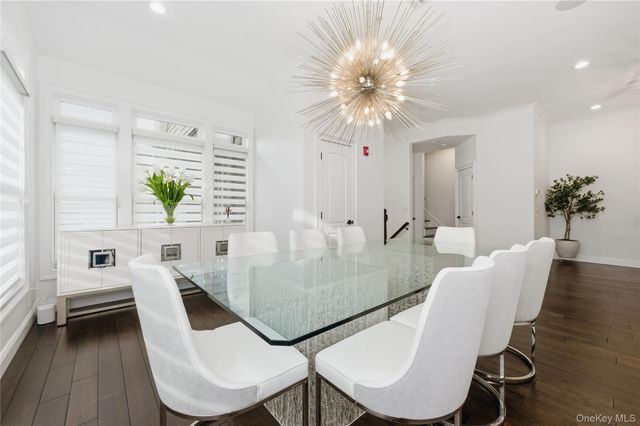 428 Trotting Lane 428, Westbury, NY 11590