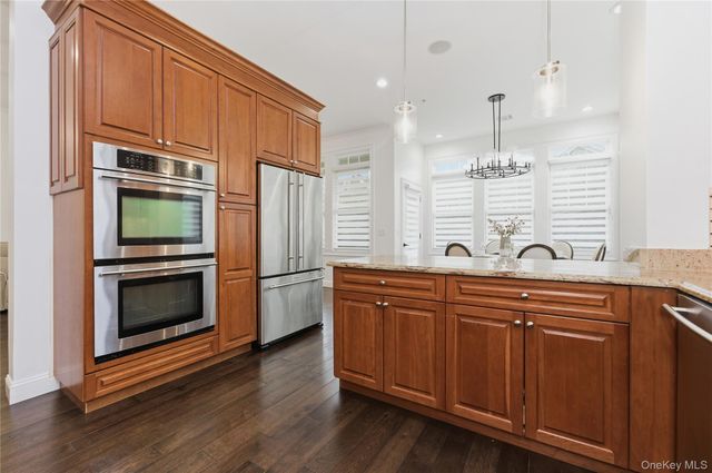 428 Trotting Lane 428, Westbury, NY 11590