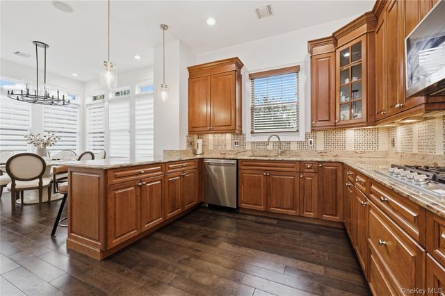 428 Trotting Lane 428, Westbury, NY 11590