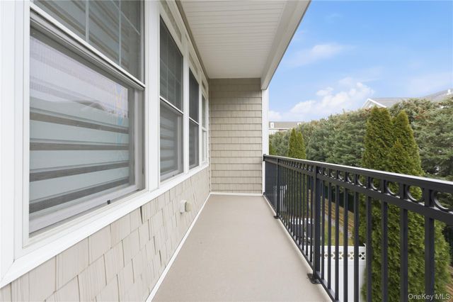 428 Trotting Lane 428, Westbury, NY 11590