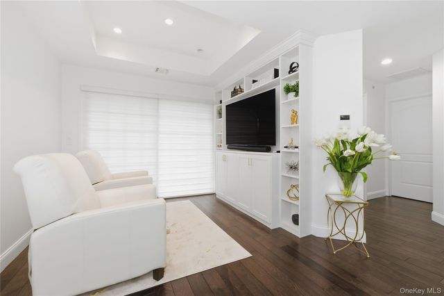 428 Trotting Lane 428, Westbury, NY 11590