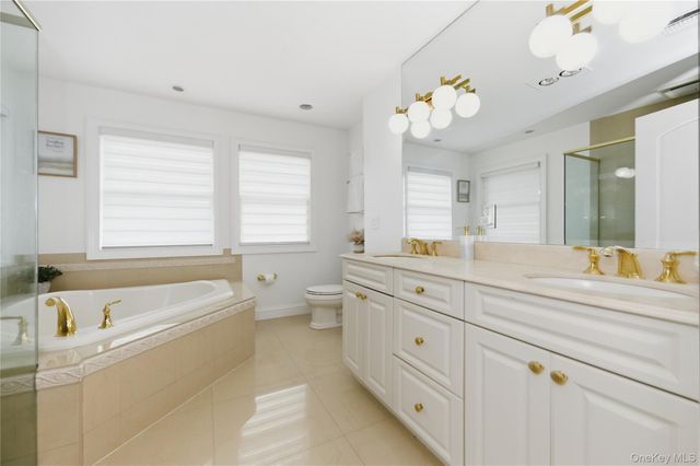 428 Trotting Lane 428, Westbury, NY 11590