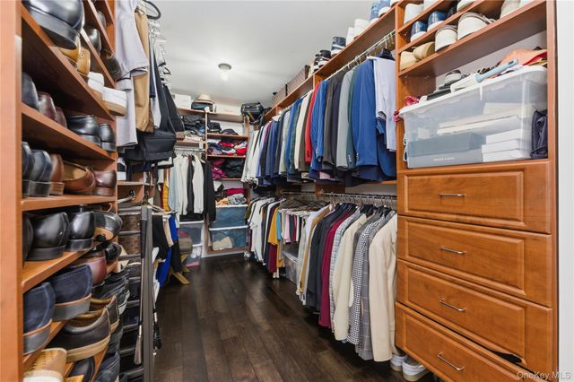 428 Trotting Lane 428, Westbury, NY 11590