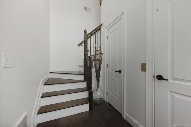 428 Trotting Lane 428, Westbury, NY 11590