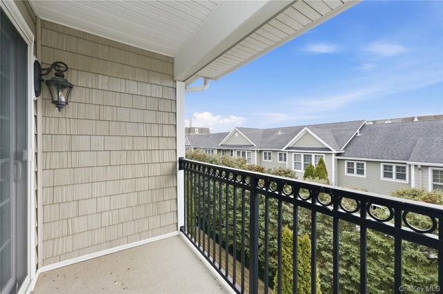 428 Trotting Lane 428, Westbury, NY 11590