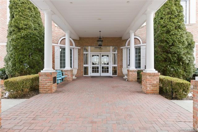 428 Trotting Lane 428, Westbury, NY 11590