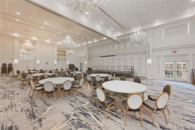 428 Trotting Lane 428, Westbury, NY 11590