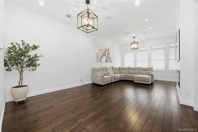 428 Trotting Lane 428, Westbury, NY 11590