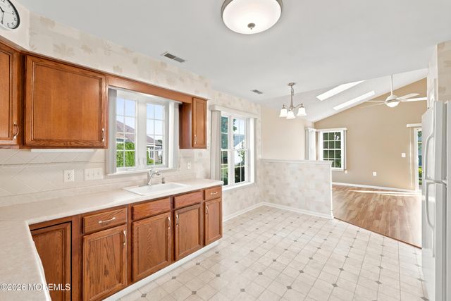 29 N Baker Drive, Jackson, NJ 08527