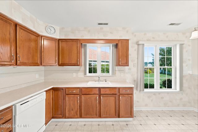 29 N Baker Drive, Jackson, NJ 08527
