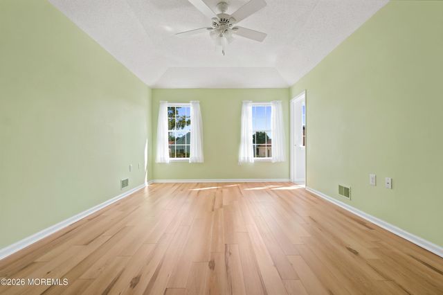 29 N Baker Drive, Jackson, NJ 08527