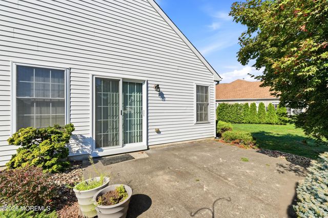 29 N Baker Drive, Jackson, NJ 08527