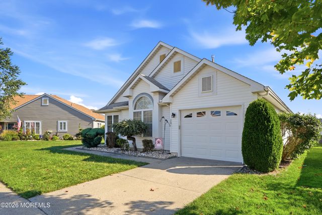 29 N Baker Drive, Jackson, NJ 08527