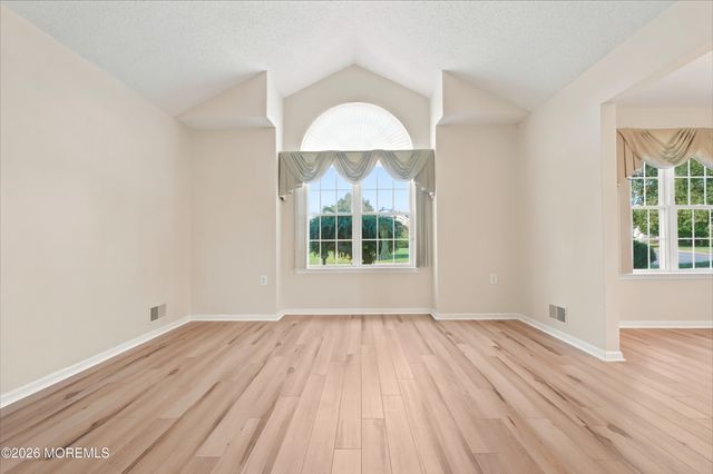 29 N Baker Drive, Jackson, NJ 08527