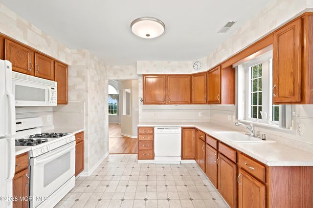 29 N Baker Drive, Jackson, NJ 08527