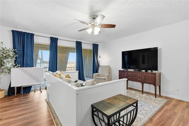 7430 W 102nd Court, Overland Park, KS 66212