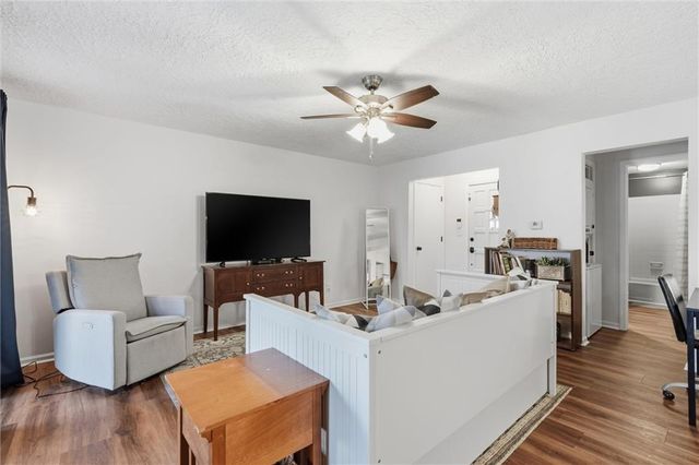 7430 W 102nd Court, Overland Park, KS 66212