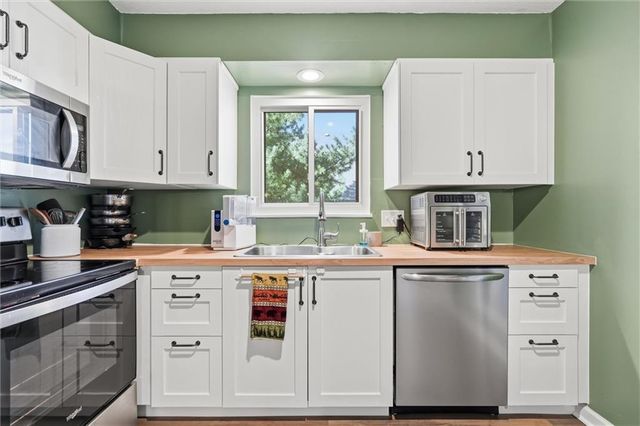 7430 W 102nd Court, Overland Park, KS 66212