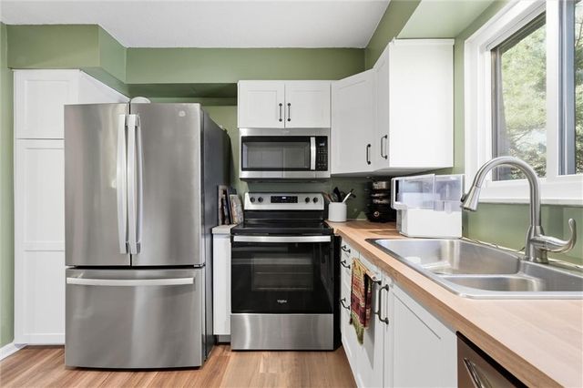 7430 W 102nd Court, Overland Park, KS 66212