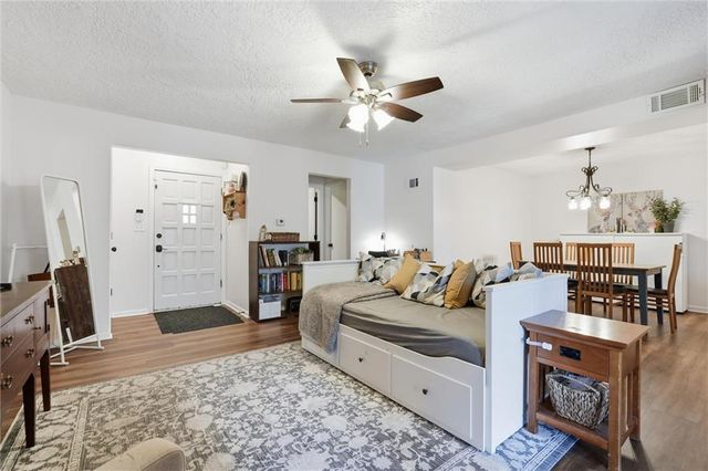 7430 W 102nd Court, Overland Park, KS 66212