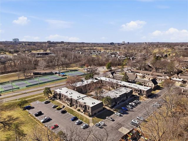 7430 W 102nd Court, Overland Park, KS 66212