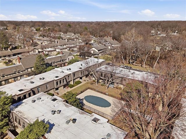 7430 W 102nd Court, Overland Park, KS 66212