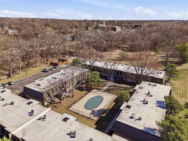 7430 W 102nd Court, Overland Park, KS 66212