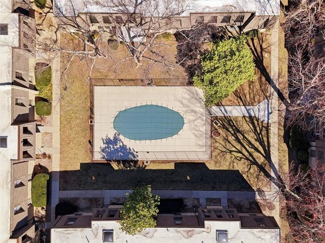 7430 W 102nd Court, Overland Park, KS 66212