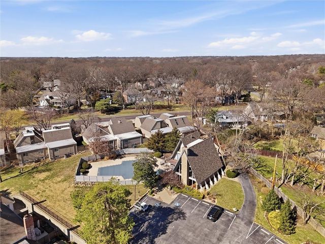 7430 W 102nd Court, Overland Park, KS 66212