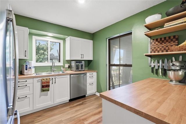 7430 W 102nd Court, Overland Park, KS 66212