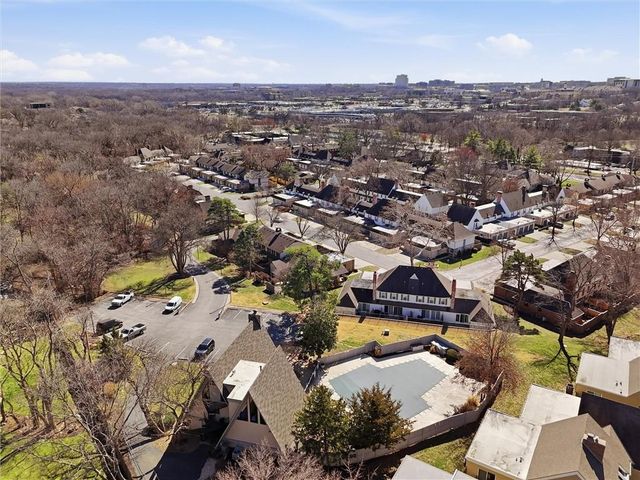 7430 W 102nd Court, Overland Park, KS 66212