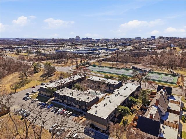 7430 W 102nd Court, Overland Park, KS 66212